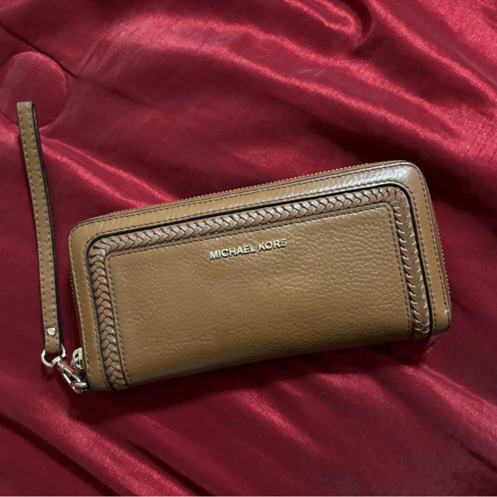 Michael kors wallet